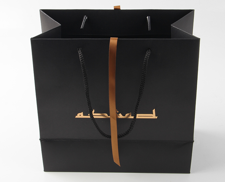 當印品出現(xiàn)了劃痕皮具紙袋工廠是怎么一一排查出原因的？