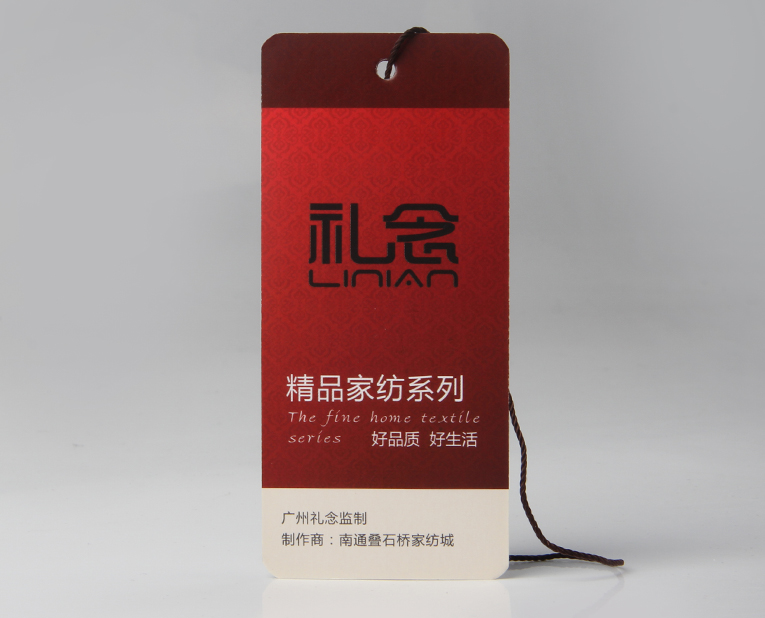 衣服吊牌在定做時出幺蛾子，制造商這樣做不懼怕劃痕