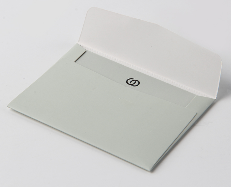 褲子的吊牌定做如果選擇合版印刷，記得考慮1個(gè)因素