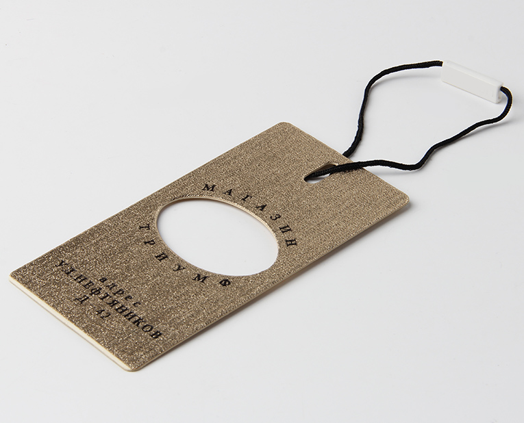 做服裝吊牌的工廠師傅們?cè)趺礃优袛嘟z印的亮澤？