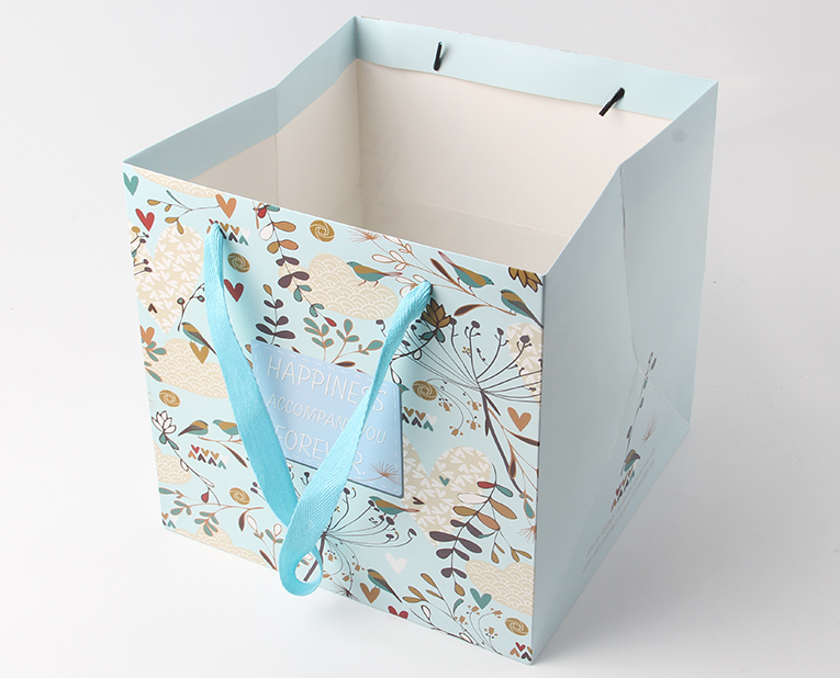 抗凍光油，讓化妝品禮品袋廠在冬天也能換發(fā)光彩