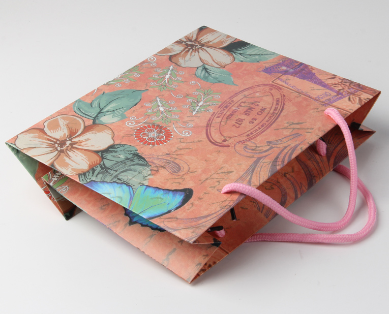 發(fā)改委實(shí)錘塑料垃圾，對化妝品禮品袋工廠來說，紙質(zhì)將取代