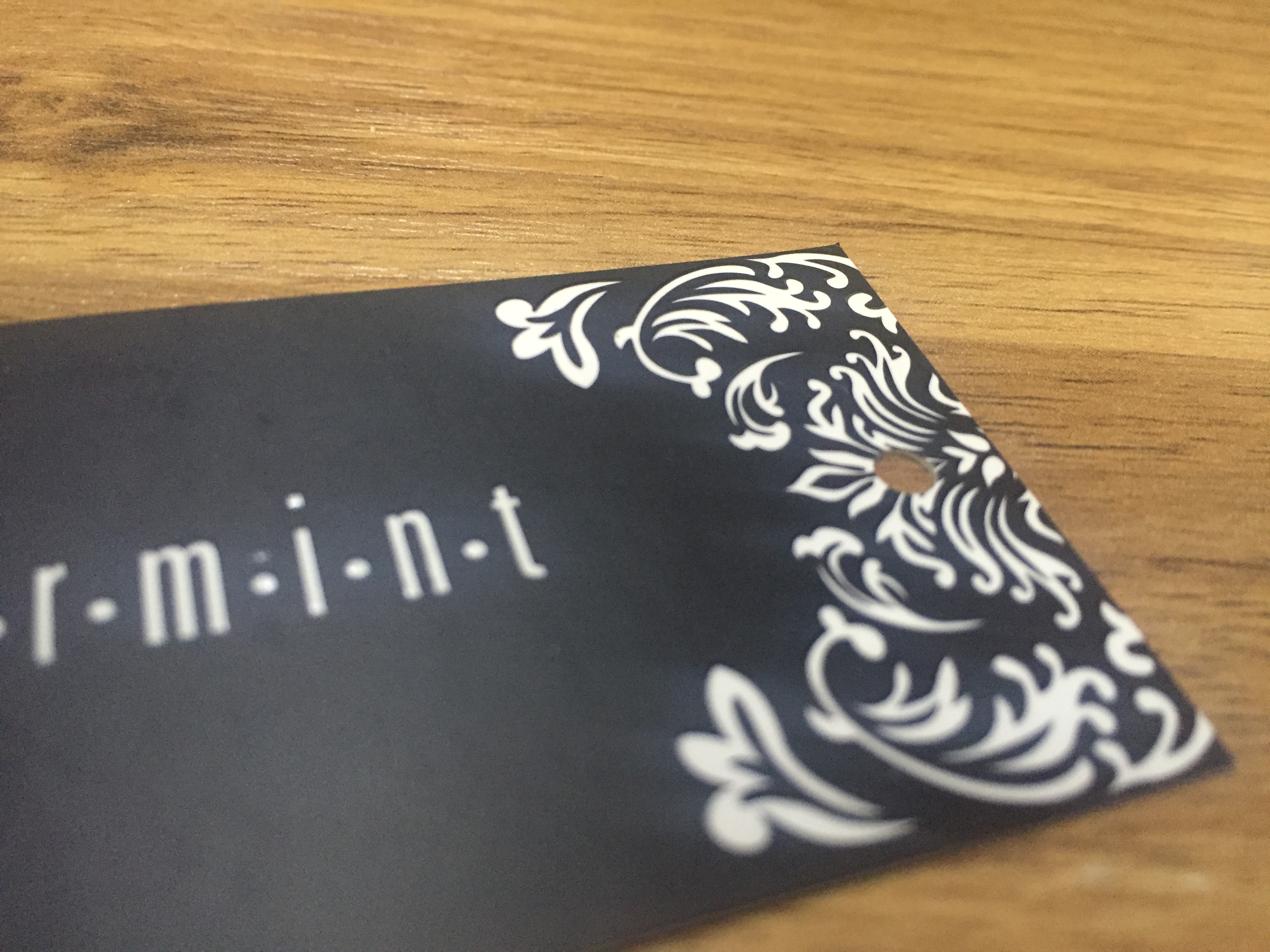 從t恤紙牌工廠回來的譚師傅，告訴我們他的苦逼經歷