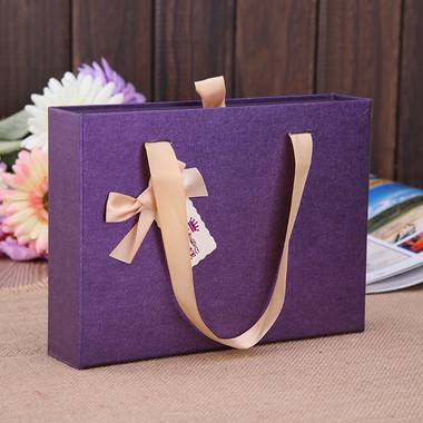 2018不知道手拎紙袋定做什么顏色，不防考慮霸氣十足的紫色！