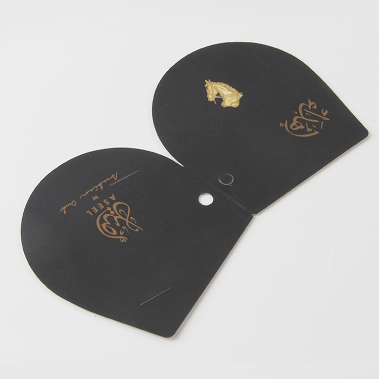 這塊PS版出了問題，皮具吊牌工廠師傅得氣吐血