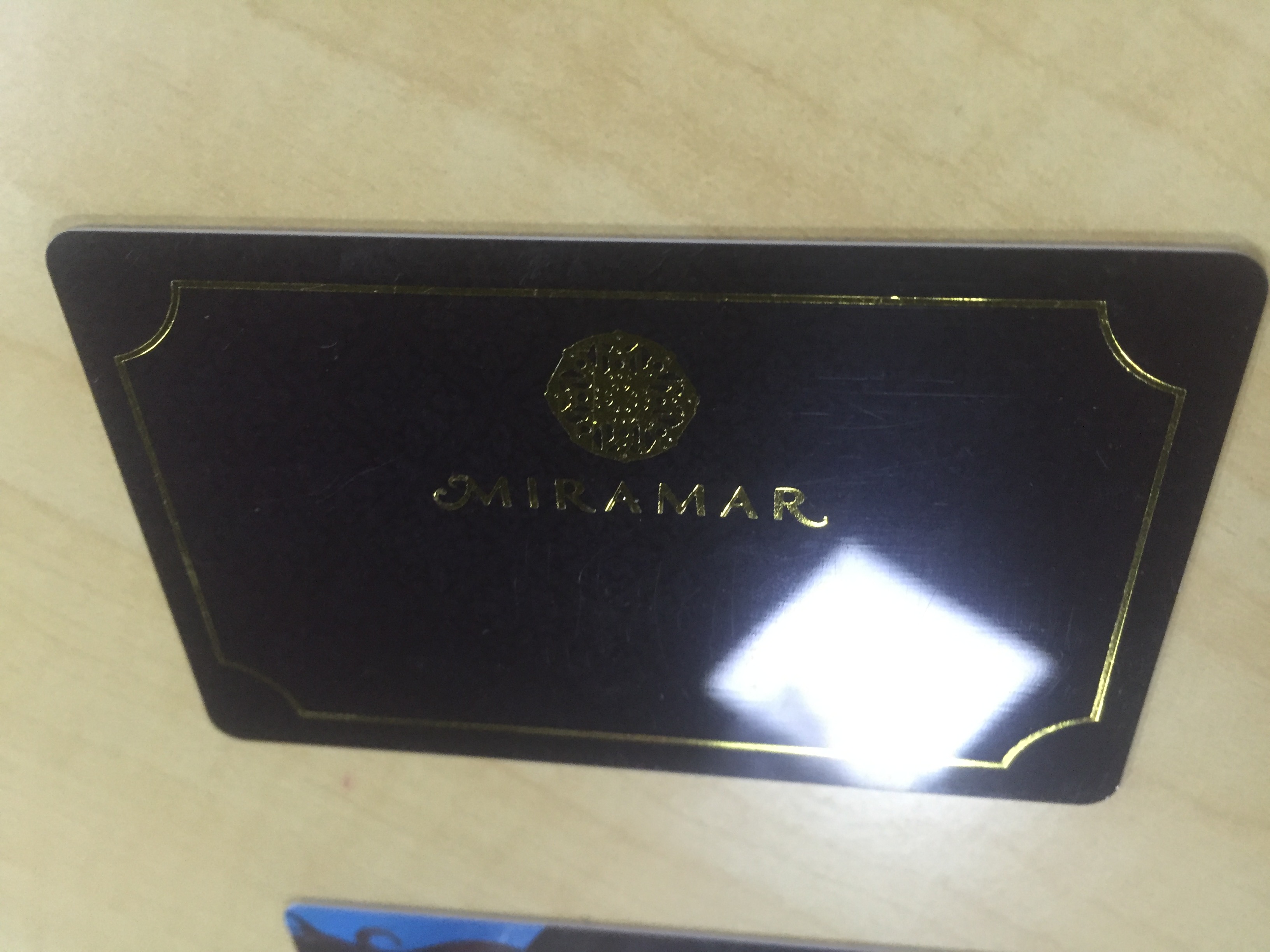 因為內(nèi)衣吊牌標(biāo)簽用pvc還是傳統(tǒng)紙牌訂做問題，成了尬聊