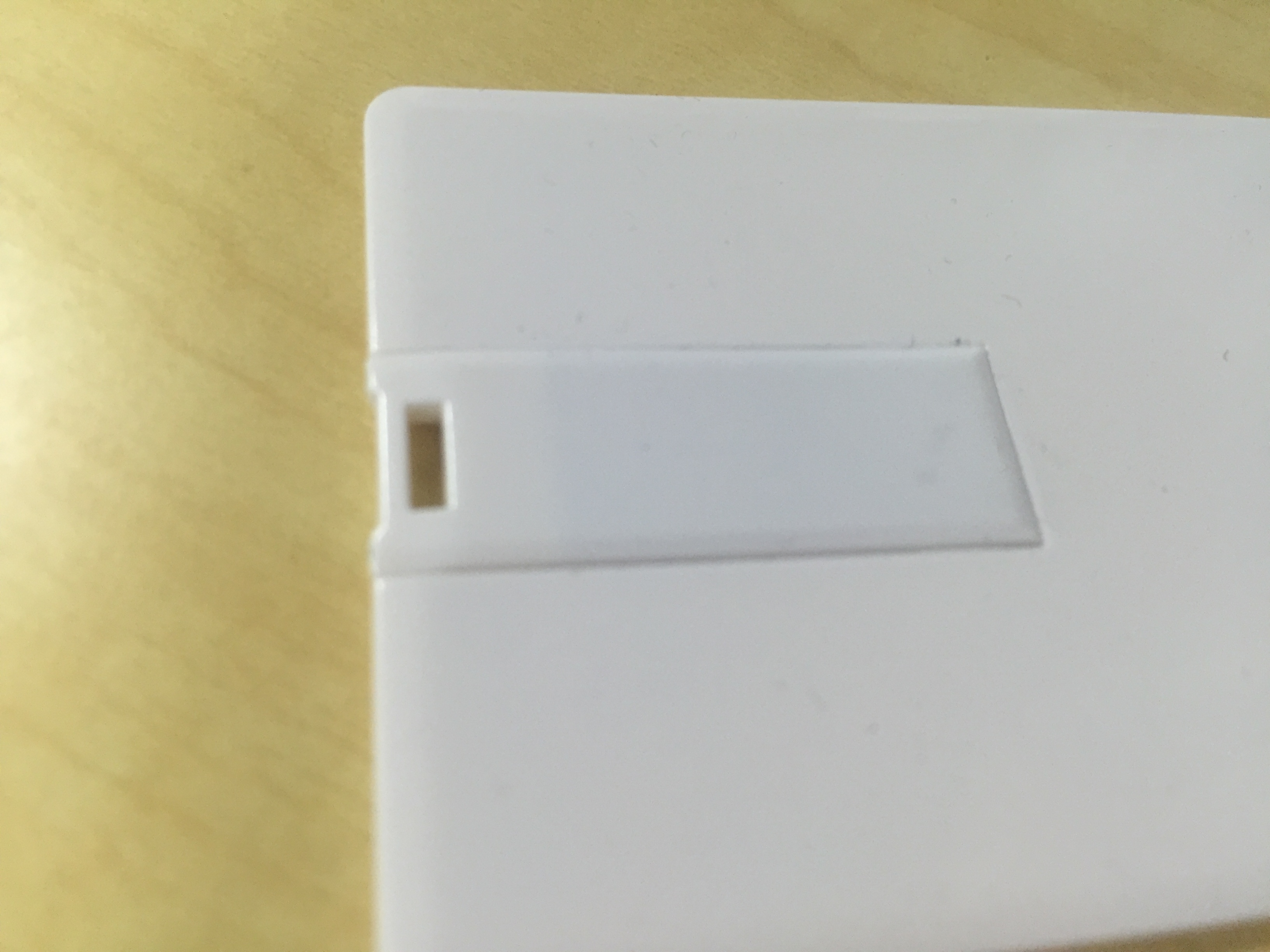 因為內(nèi)衣吊牌標(biāo)簽用pvc還是傳統(tǒng)紙牌訂做問題，成了尬聊