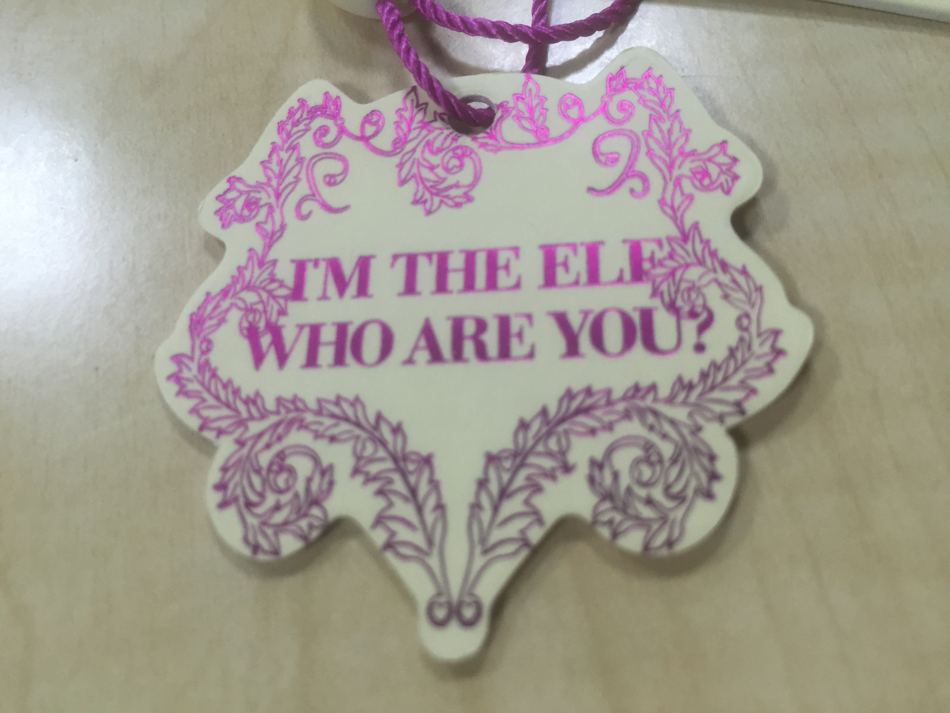 總說服裝吊牌的設(shè)計要注意燙印尺寸，解析到底是多大尺寸