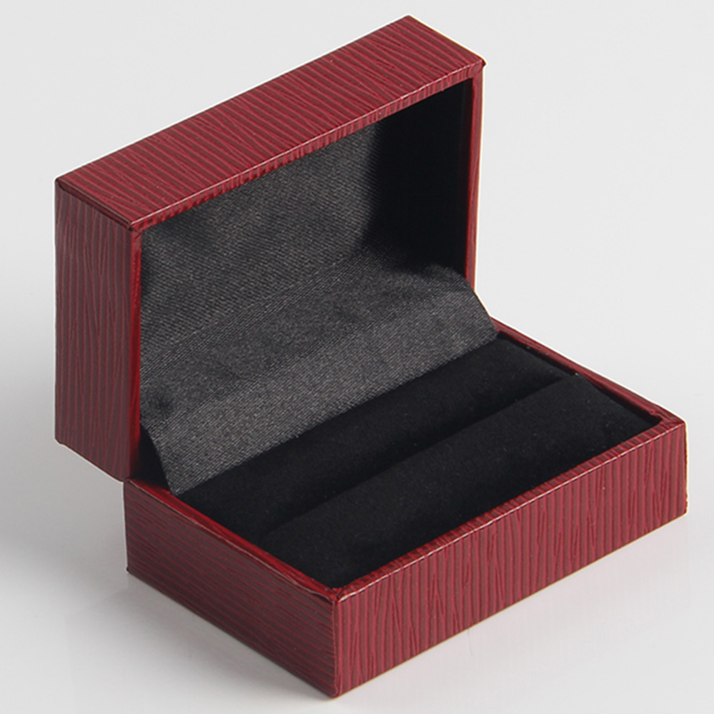 戒指包裝盒工廠這么喜歡翻蓋盒其實是有講究的 戒指包裝盒工廠這么喜歡翻蓋盒其實是有講究的