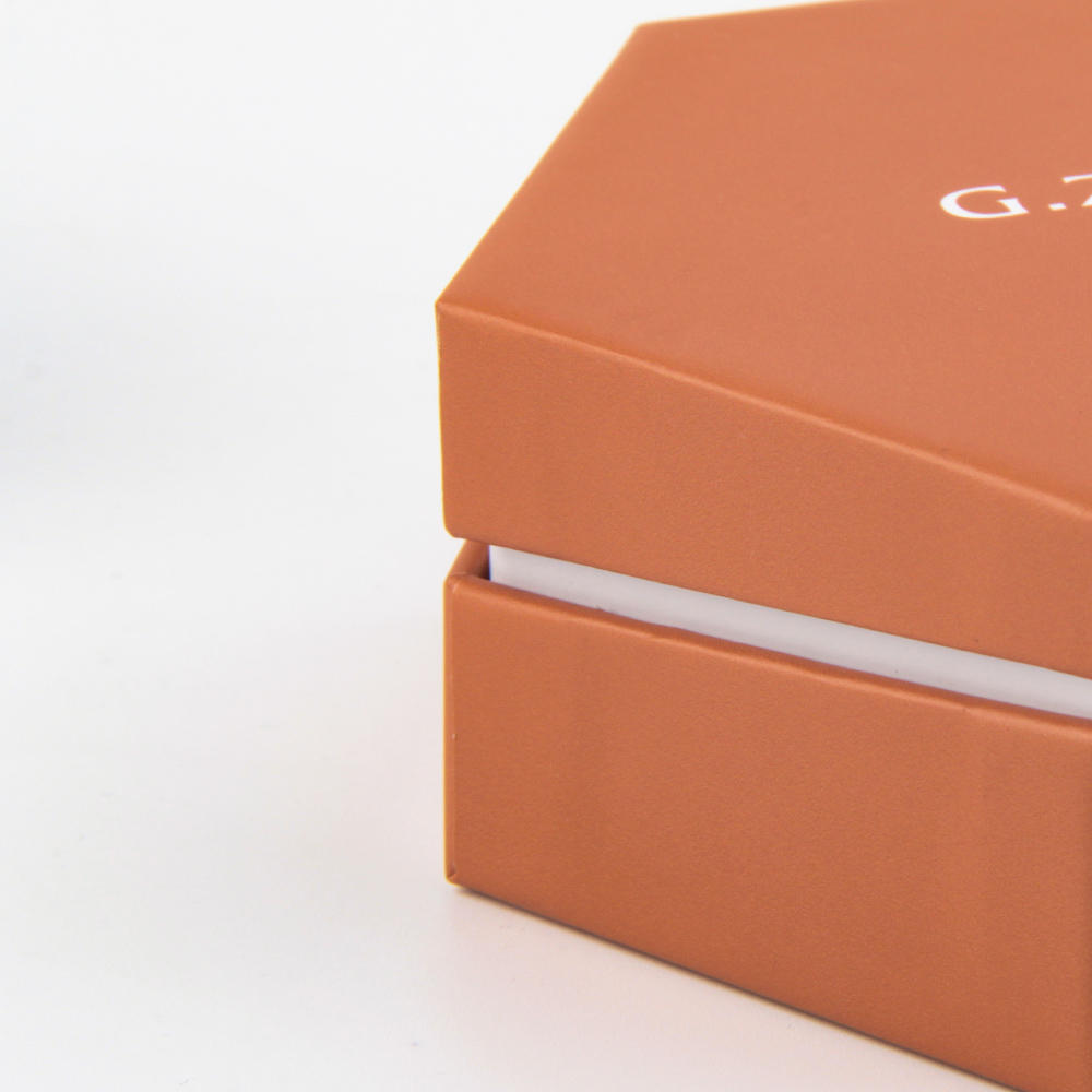 六角形珠寶首飾盒對比傳統(tǒng)抽屜盒優(yōu)勢有什么？